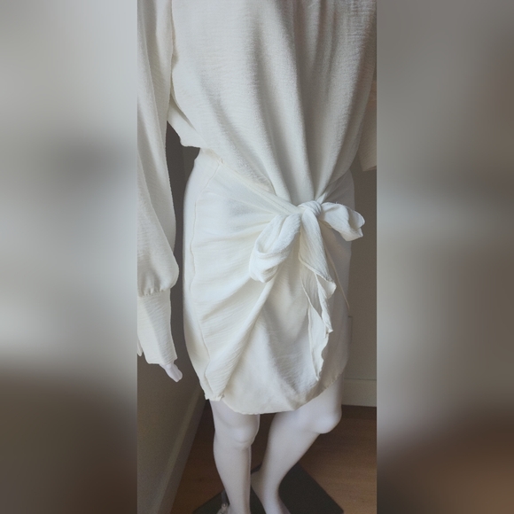 NWT White Short Dress with Waist Wrap - Medium! - Picture 5 of 11